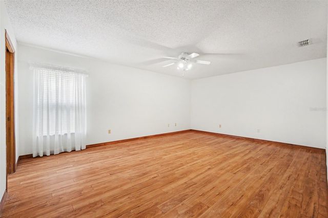 34334 WHISPERING OAKS BOULEVARD, Dade City, FL 33523