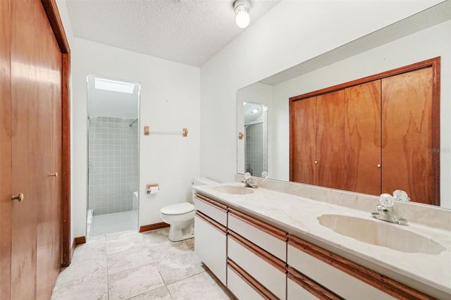 34334 WHISPERING OAKS BOULEVARD, Dade City, FL 33523