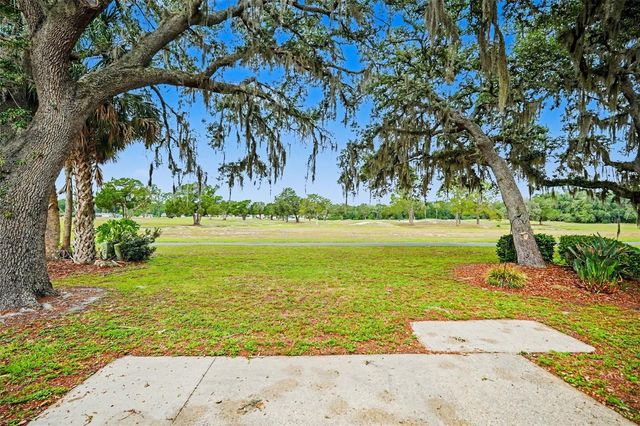34334 WHISPERING OAKS BOULEVARD, Dade City, FL 33523