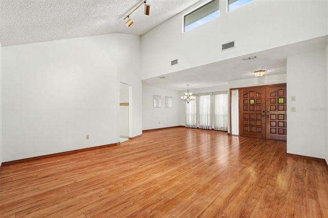 34334 WHISPERING OAKS BOULEVARD, Dade City, FL 33523