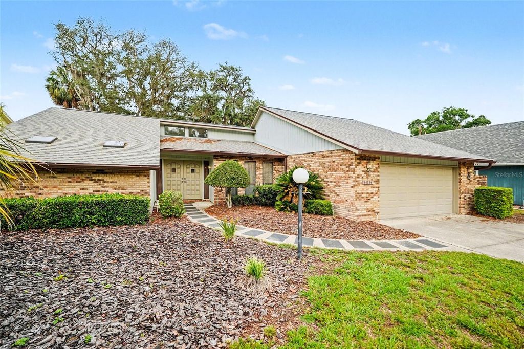 34334 WHISPERING OAKS BOULEVARD, Dade City, FL 33523