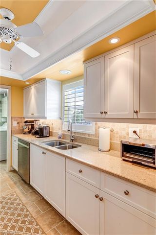 4126 Belair LN B-10, Naples, FL 34103