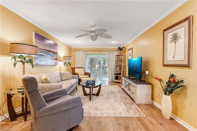 4126 Belair LN B-10, Naples, FL 34103