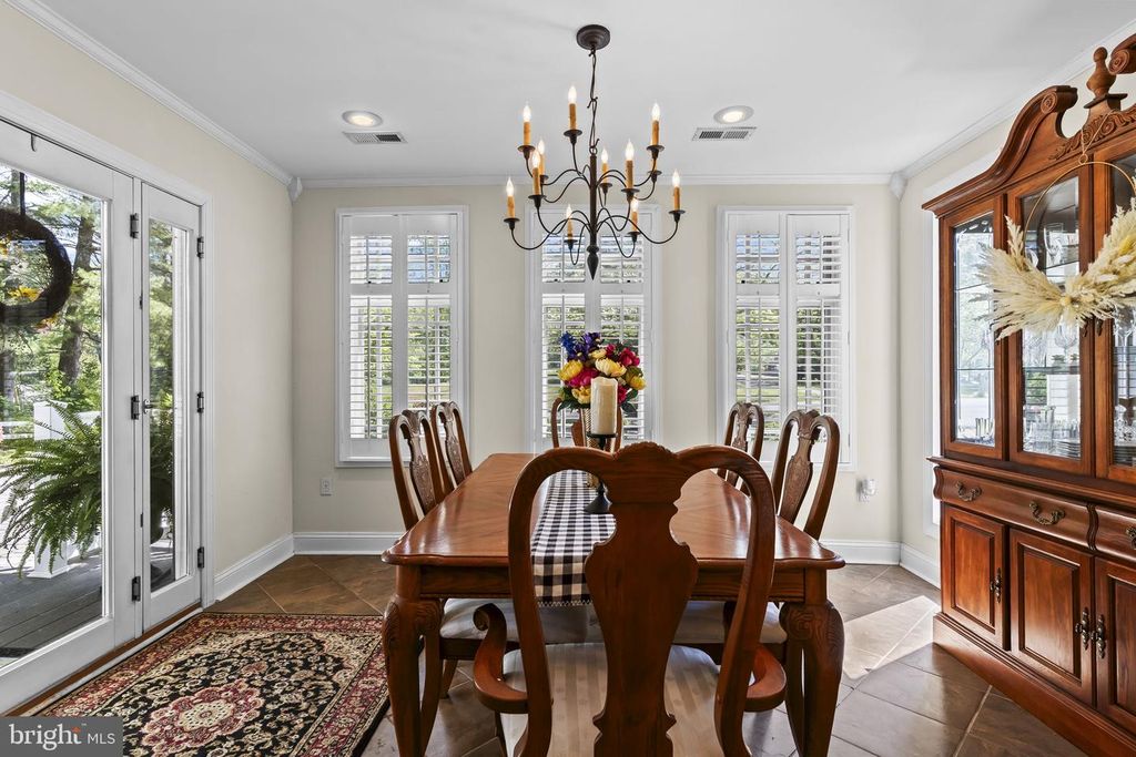 Image 11 of property listing at 5470 HUNTINGTOWN RD, Huntingtown, MD 20639