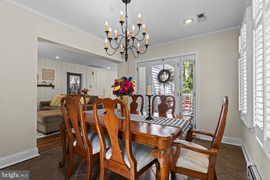 Image 13 of property listing at 5470 HUNTINGTOWN RD, Huntingtown, MD 20639