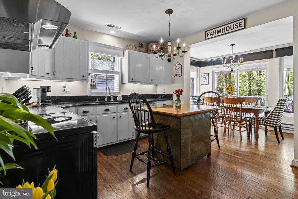 Image 14 of property listing at 5470 HUNTINGTOWN RD, Huntingtown, MD 20639