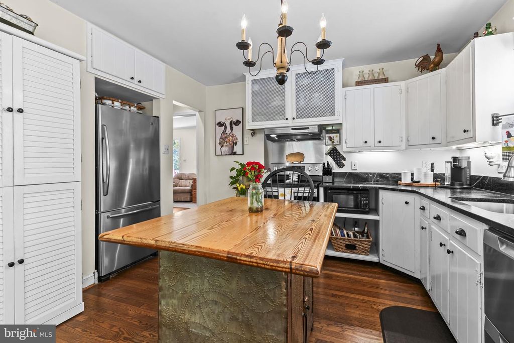 Image 16 of property listing at 5470 HUNTINGTOWN RD, Huntingtown, MD 20639