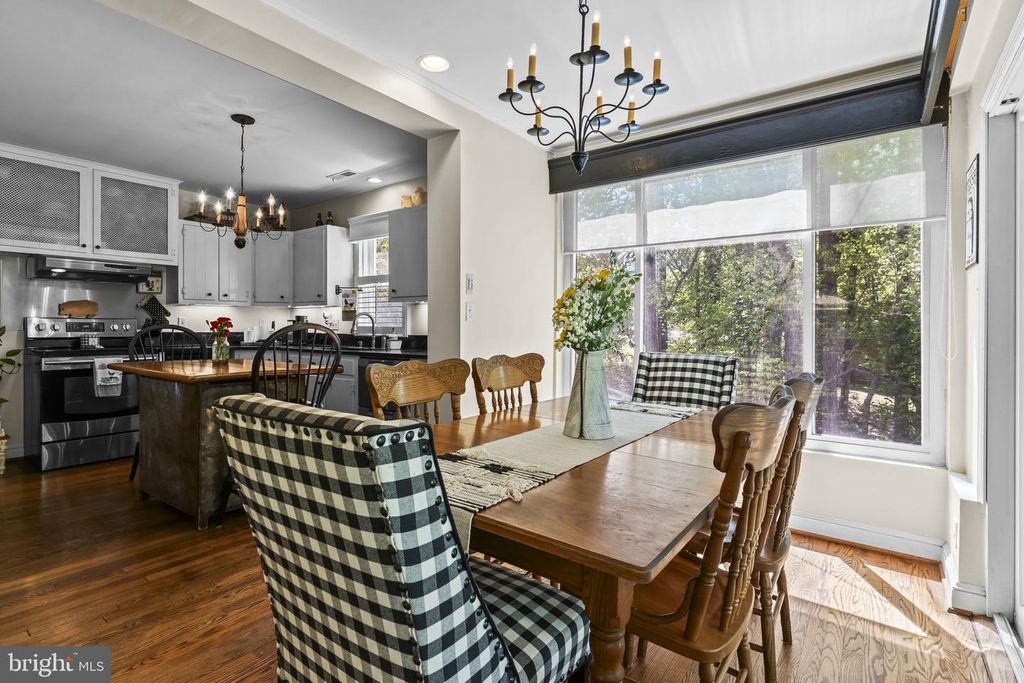Image 23 of property listing at 5470 HUNTINGTOWN RD, Huntingtown, MD 20639
