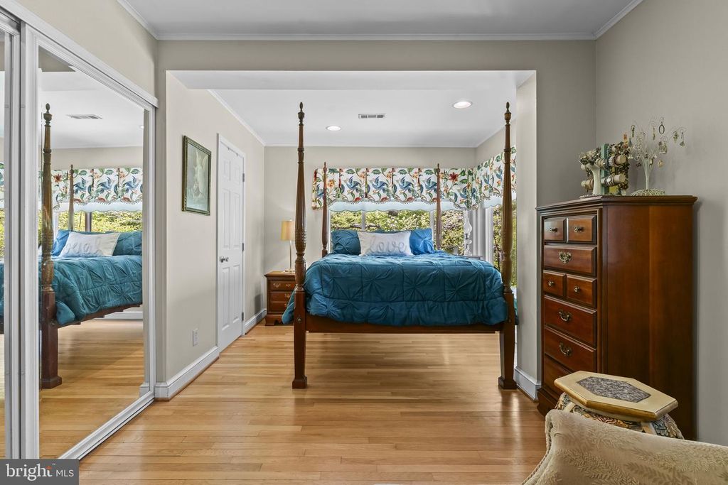 Image 24 of property listing at 5470 HUNTINGTOWN RD, Huntingtown, MD 20639