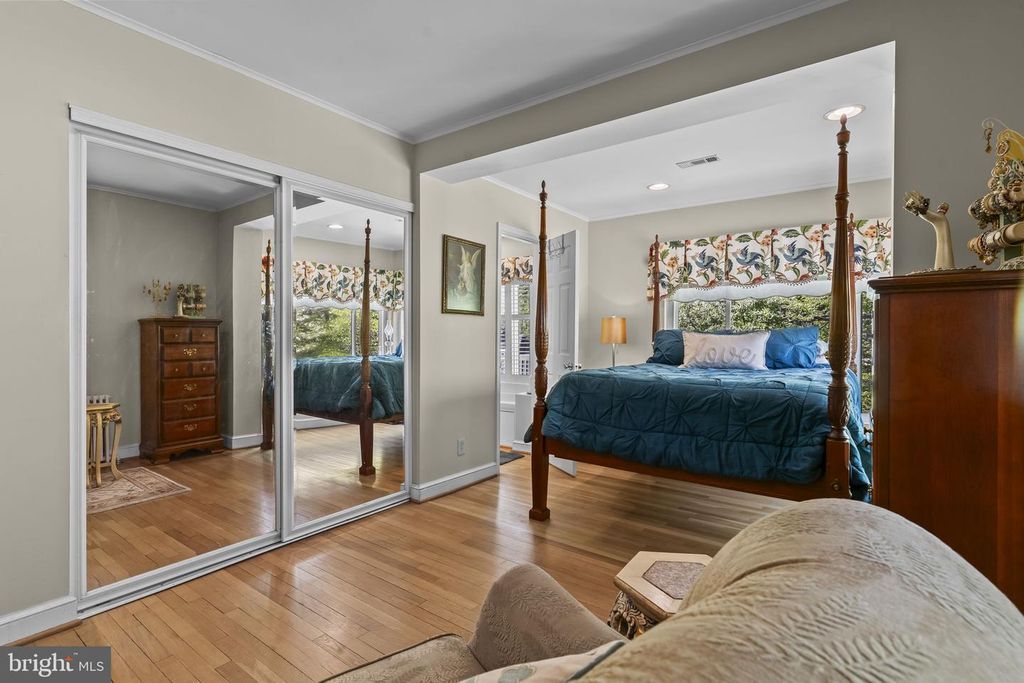 Image 25 of property listing at 5470 HUNTINGTOWN RD, Huntingtown, MD 20639