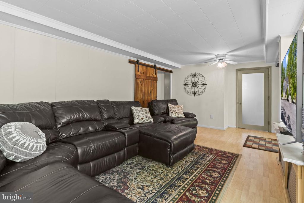 Image 33 of property listing at 5470 HUNTINGTOWN RD, Huntingtown, MD 20639