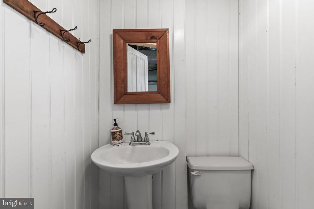 Image 38 of property listing at 5470 HUNTINGTOWN RD, Huntingtown, MD 20639