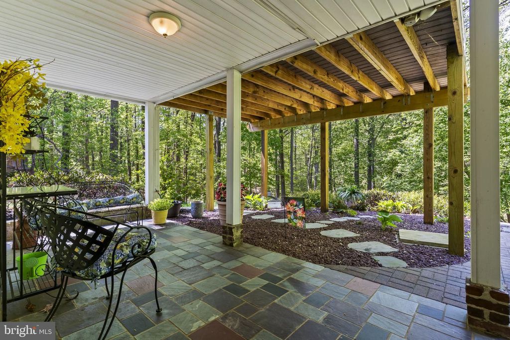Image 39 of property listing at 5470 HUNTINGTOWN RD, Huntingtown, MD 20639