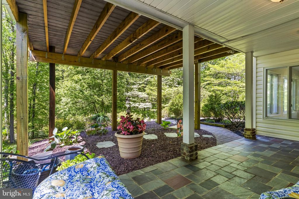 Image 40 of property listing at 5470 HUNTINGTOWN RD, Huntingtown, MD 20639