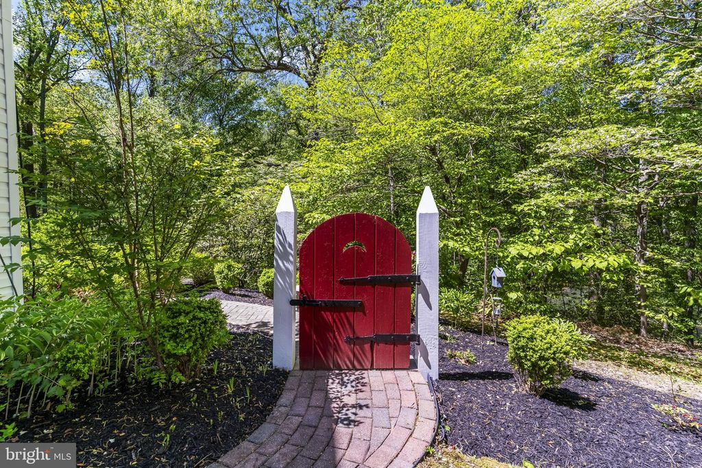 Image 43 of property listing at 5470 HUNTINGTOWN RD, Huntingtown, MD 20639