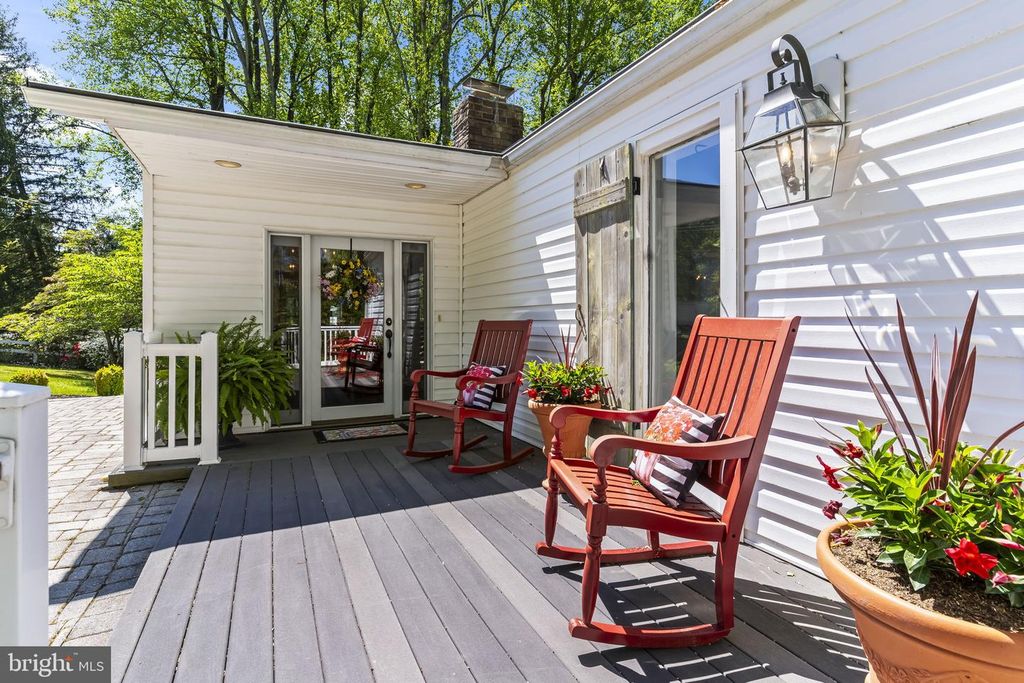 Image 5 of property listing at 5470 HUNTINGTOWN RD, Huntingtown, MD 20639