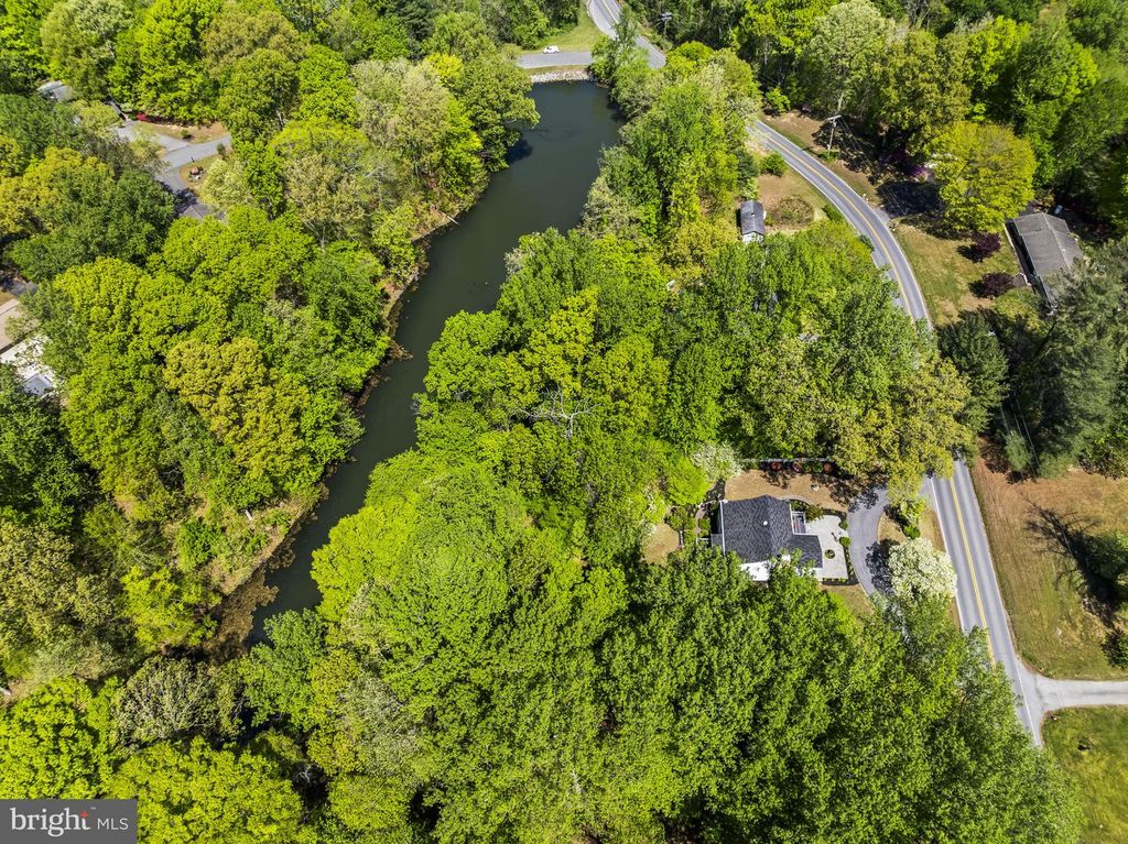 Image 52 of property listing at 5470 HUNTINGTOWN RD, Huntingtown, MD 20639
