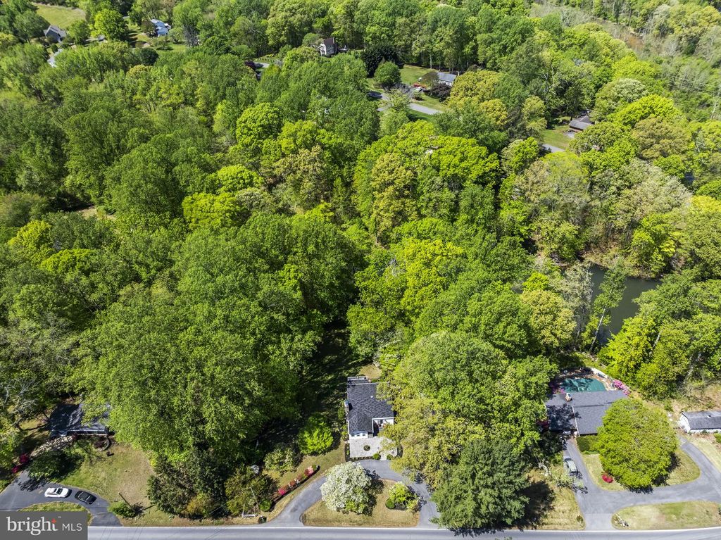 Image 55 of property listing at 5470 HUNTINGTOWN RD, Huntingtown, MD 20639