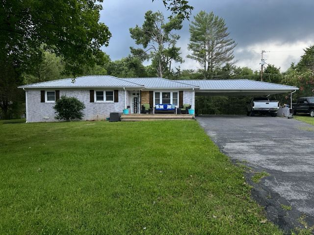 1037 Highway 100, Centerville, TN 37033