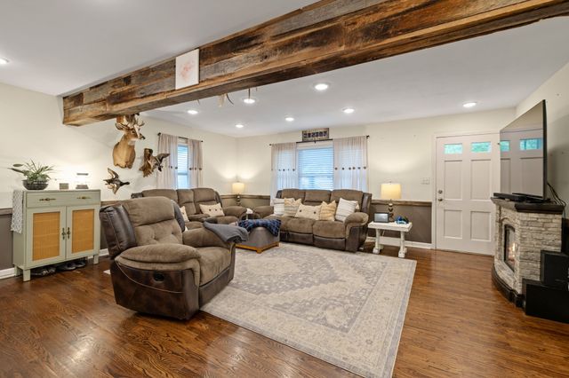 1037 Highway 100, Centerville, TN 37033