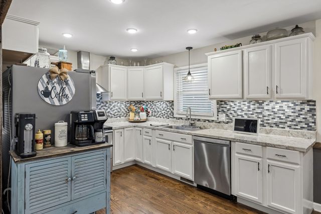 1037 Highway 100, Centerville, TN 37033