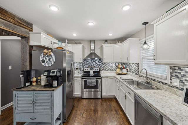 1037 Highway 100, Centerville, TN 37033
