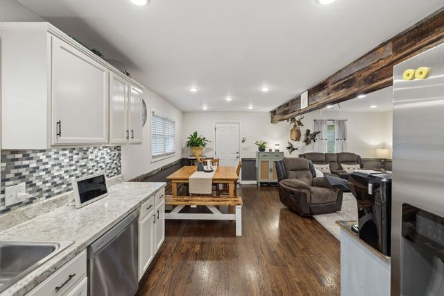 1037 Highway 100, Centerville, TN 37033