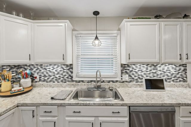 1037 Highway 100, Centerville, TN 37033