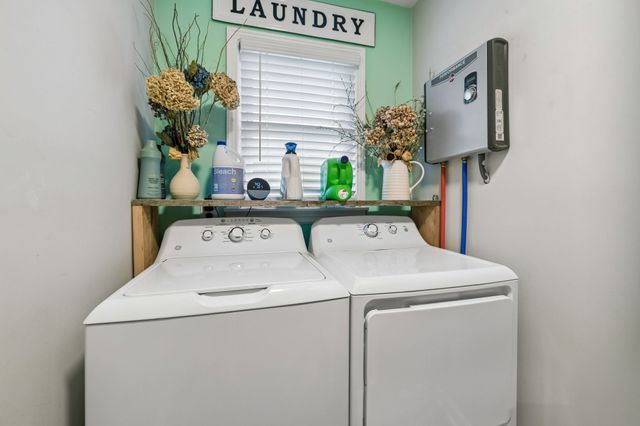 1037 Highway 100, Centerville, TN 37033