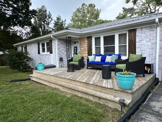 1037 Highway 100, Centerville, TN 37033