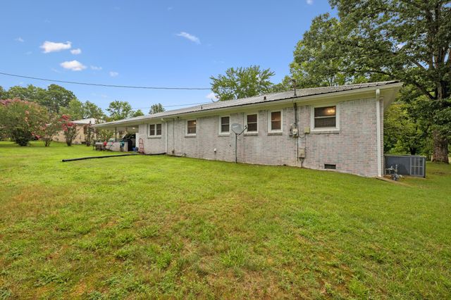 1037 Highway 100, Centerville, TN 37033