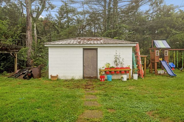 1037 Highway 100, Centerville, TN 37033