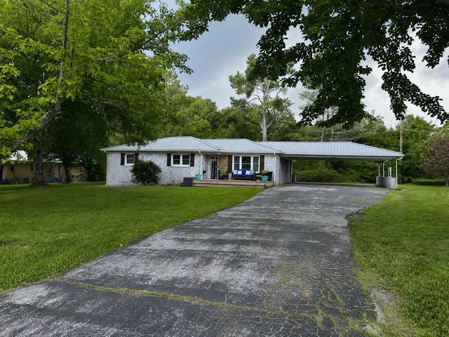 1037 Highway 100, Centerville, TN 37033