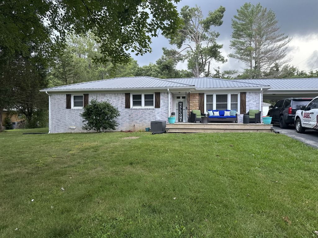 1037 Highway 100, Centerville, TN 37033