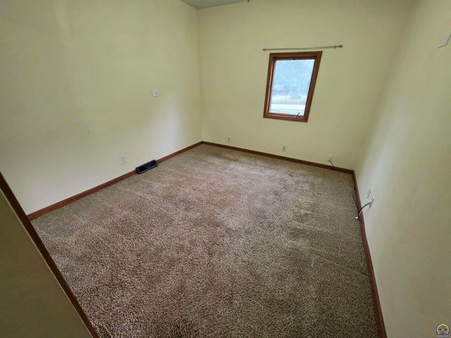5820 NE Indian Creek RD, Topeka, KS 66617