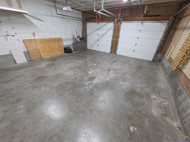 5820 NE Indian Creek RD, Topeka, KS 66617