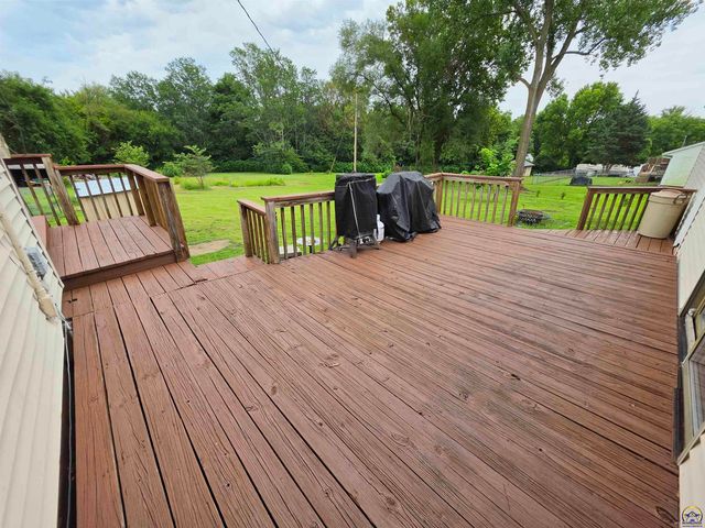 5820 NE Indian Creek RD, Topeka, KS 66617