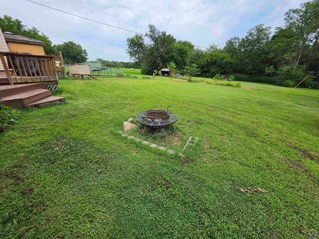 5820 NE Indian Creek RD, Topeka, KS 66617