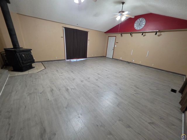 5820 NE Indian Creek RD, Topeka, KS 66617