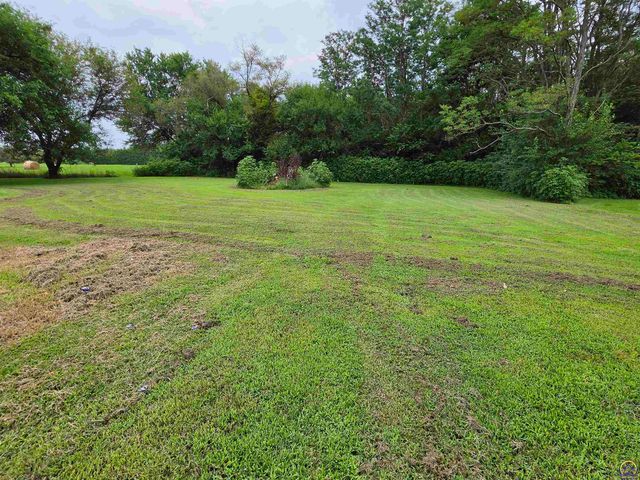 5820 NE Indian Creek RD, Topeka, KS 66617