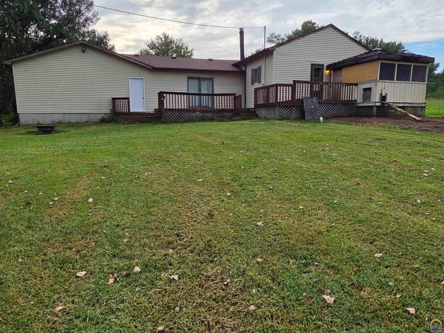 5820 NE Indian Creek RD, Topeka, KS 66617