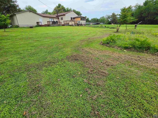 5820 NE Indian Creek RD, Topeka, KS 66617