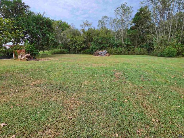 5820 NE Indian Creek RD, Topeka, KS 66617