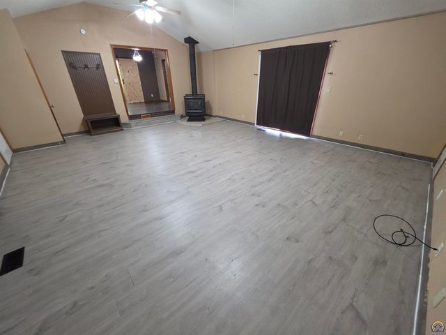 5820 NE Indian Creek RD, Topeka, KS 66617