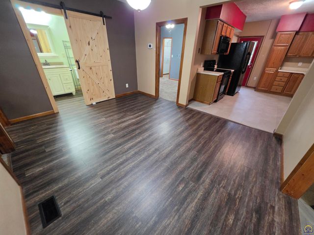 5820 NE Indian Creek RD, Topeka, KS 66617