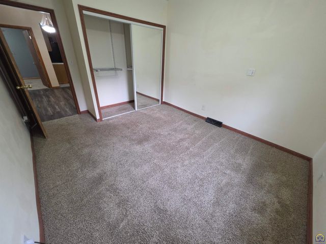 5820 NE Indian Creek RD, Topeka, KS 66617