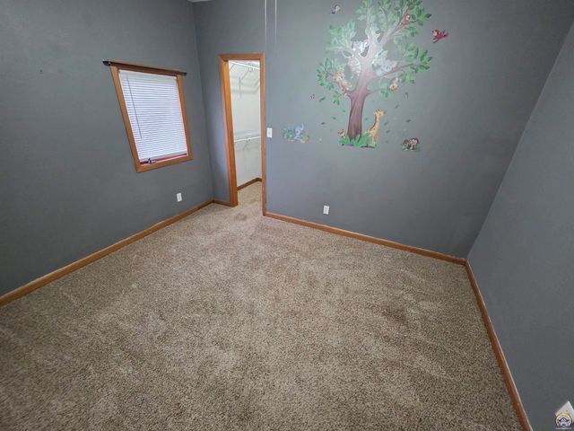 5820 NE Indian Creek RD, Topeka, KS 66617