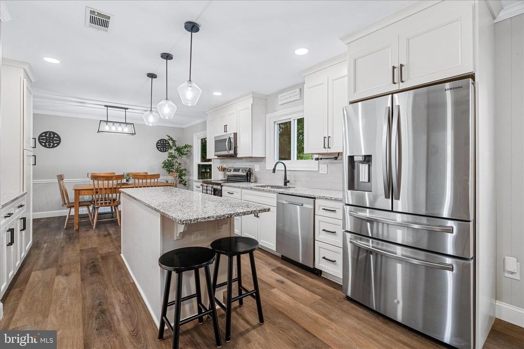 Image 5 of property listing at 26508 AIKEN DR, Clarksburg, MD 20871