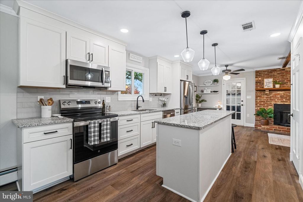 Image 6 of property listing at 26508 AIKEN DR, Clarksburg, MD 20871