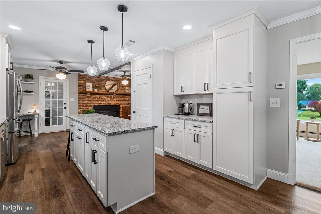 Image 7 of property listing at 26508 AIKEN DR, Clarksburg, MD 20871